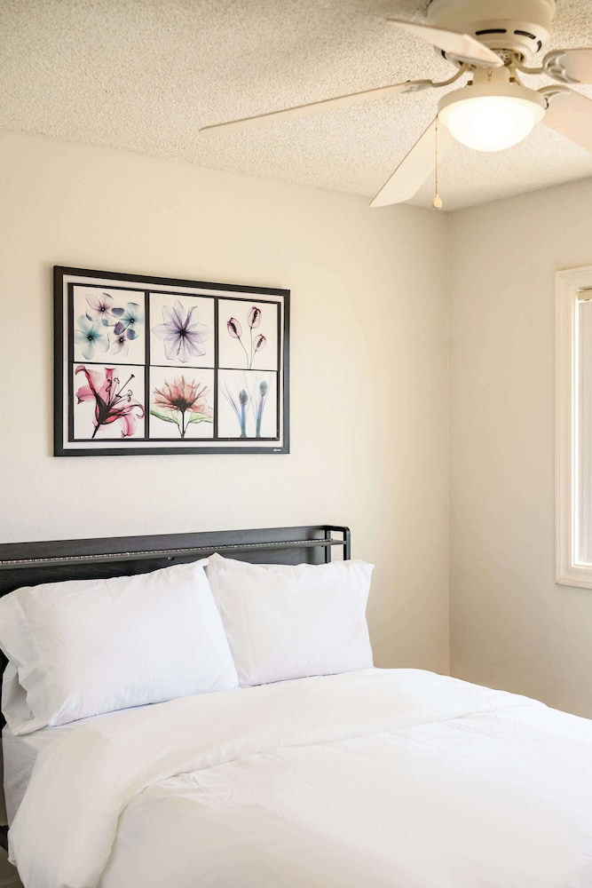 Perfect Family Getaway w Garden Near ONT Airport