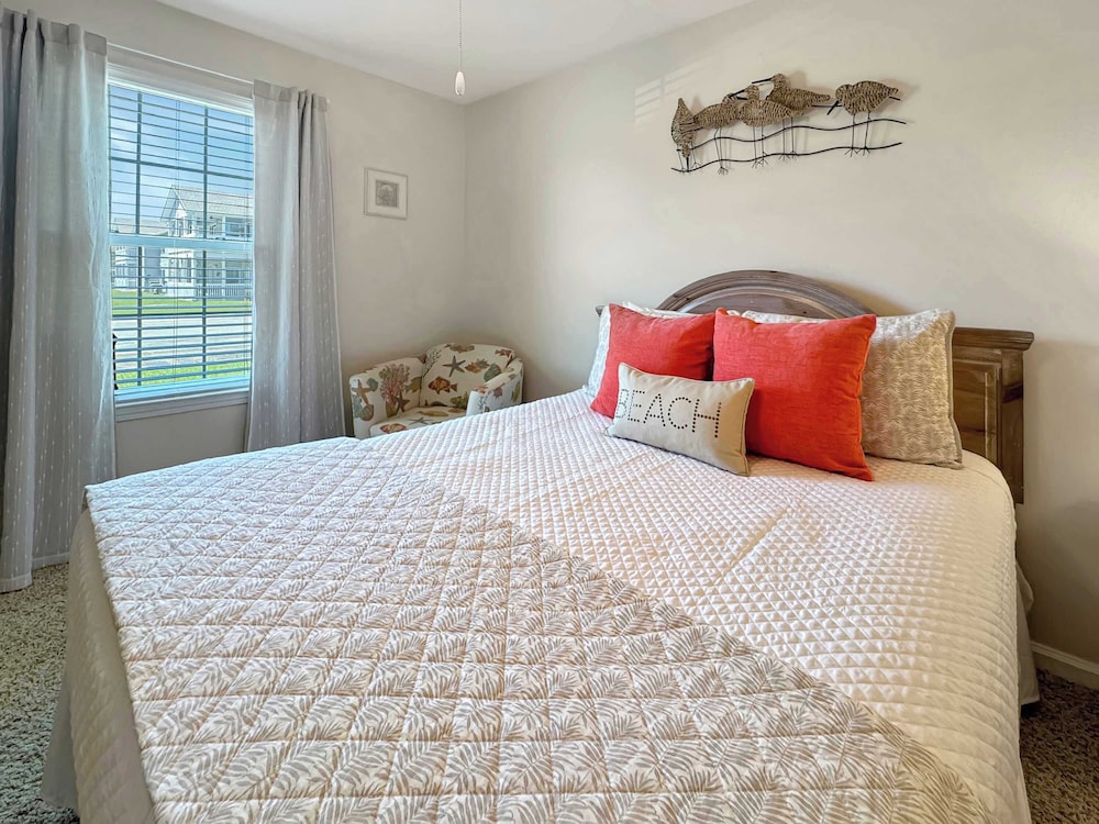 Coastal Retreat - Stay for 6!