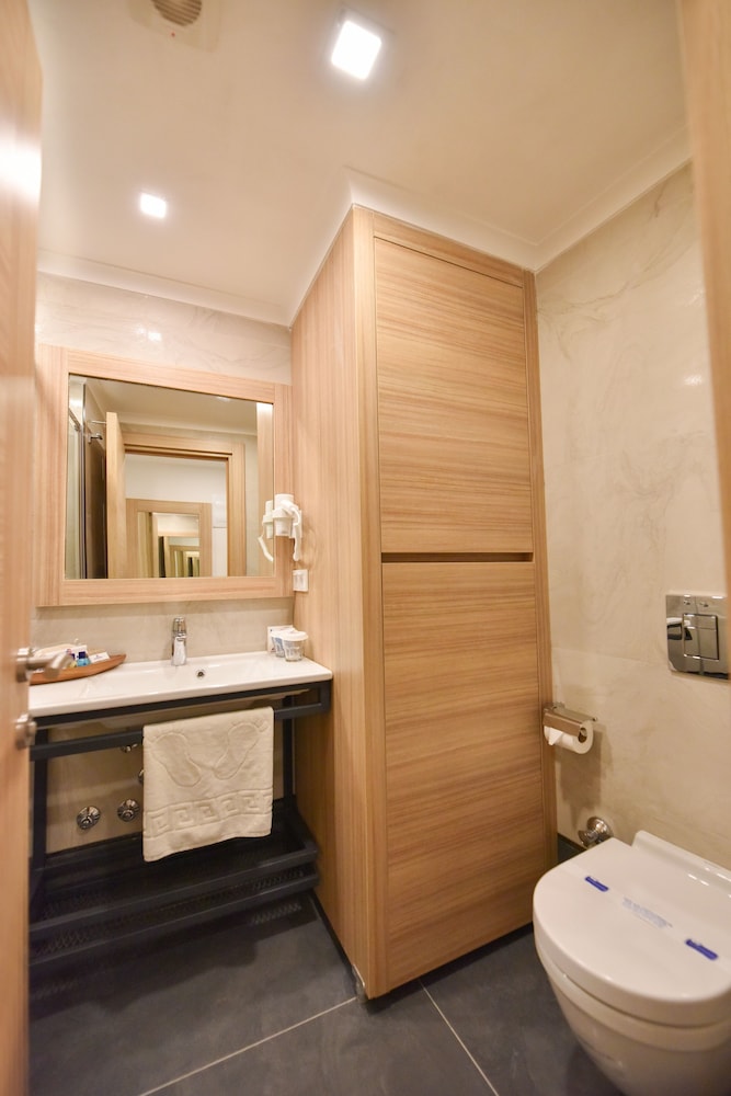 Alesta Midtown - Image 36