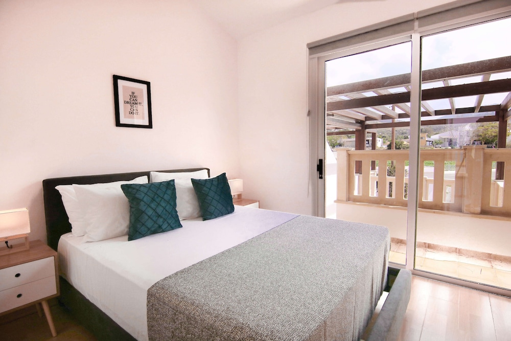 Phaedrus Living Beachfront Villa Riva