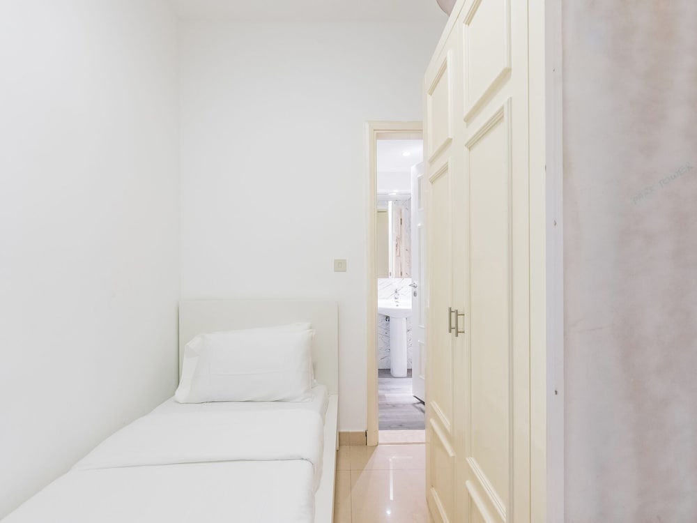 Luxury Spacious Condo in the Iconic Park Towers