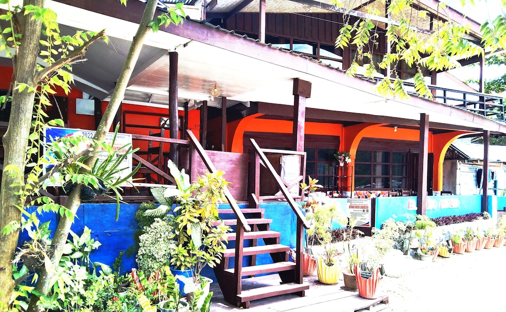 El Nido Corner Pension and Restaurant