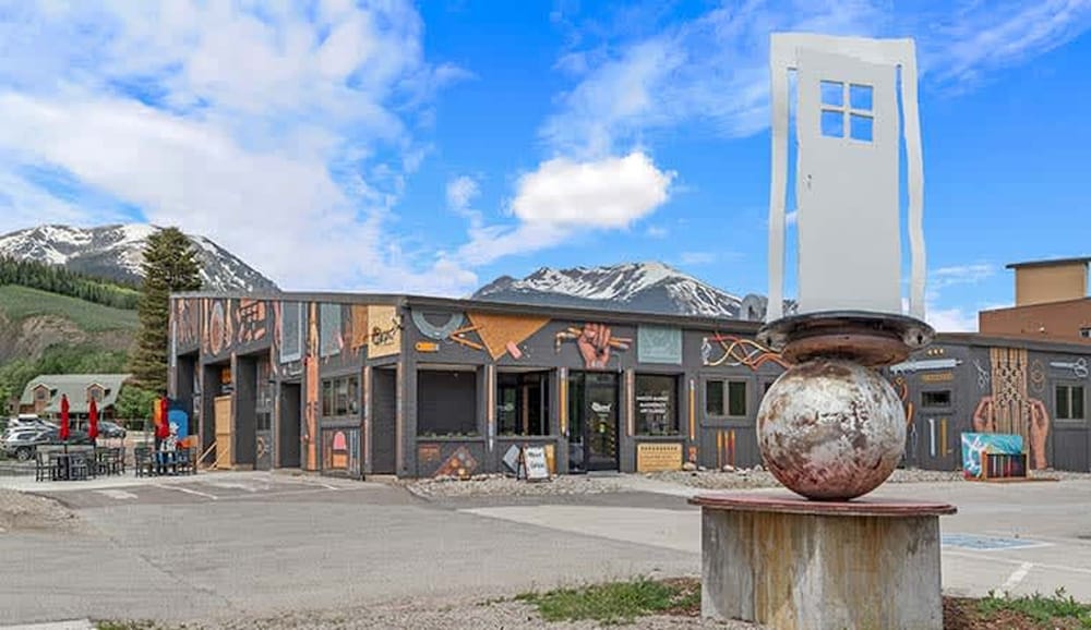 Luxury 2BR Mountain Townhouse w Picturesque Views