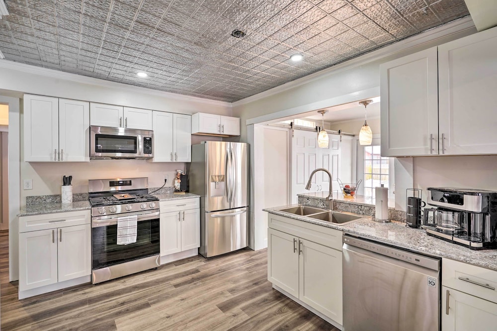 Dog-friendly Downtown Auburn Vacation Rental! view 4