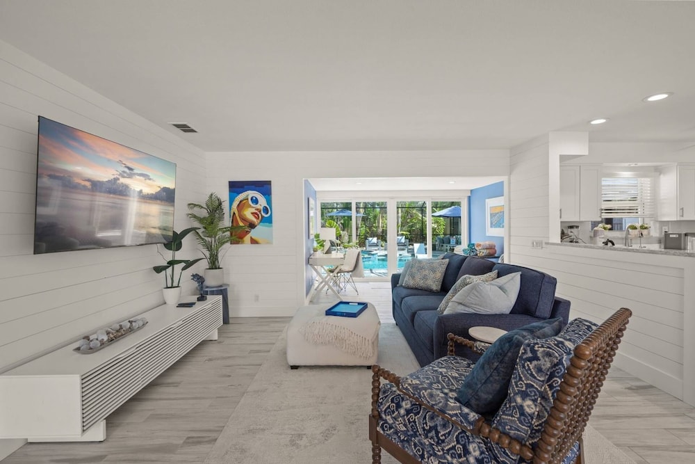 Dockside Getaway on Avenida