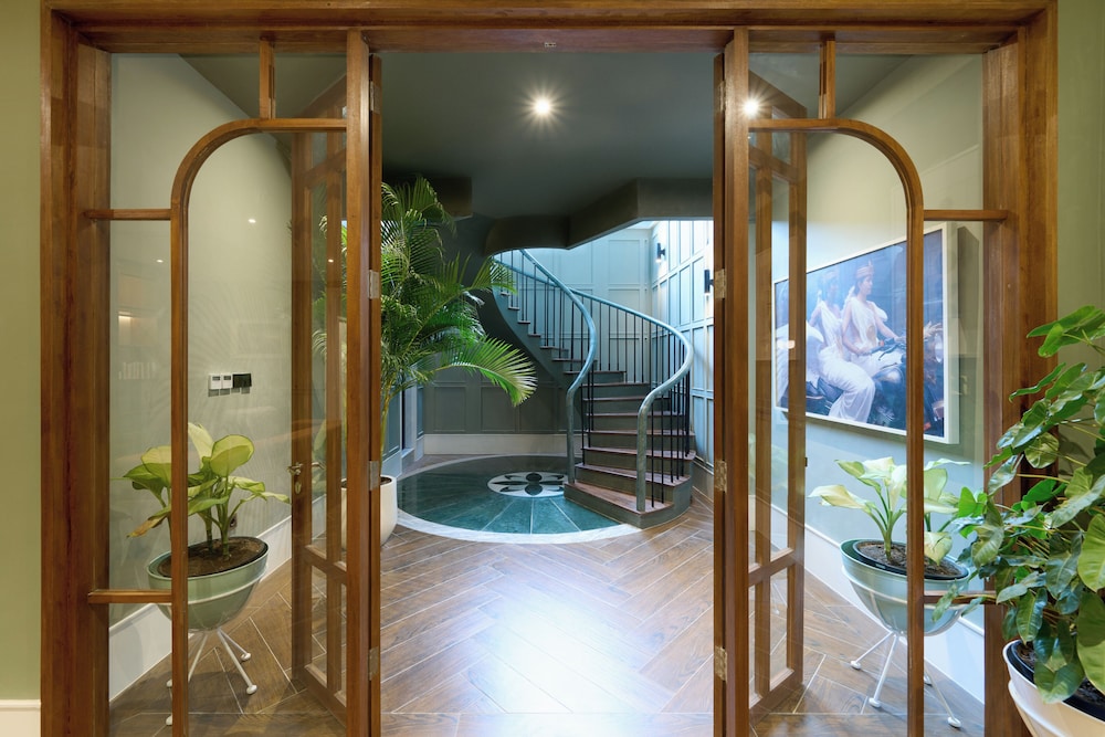 Mayfair Place
