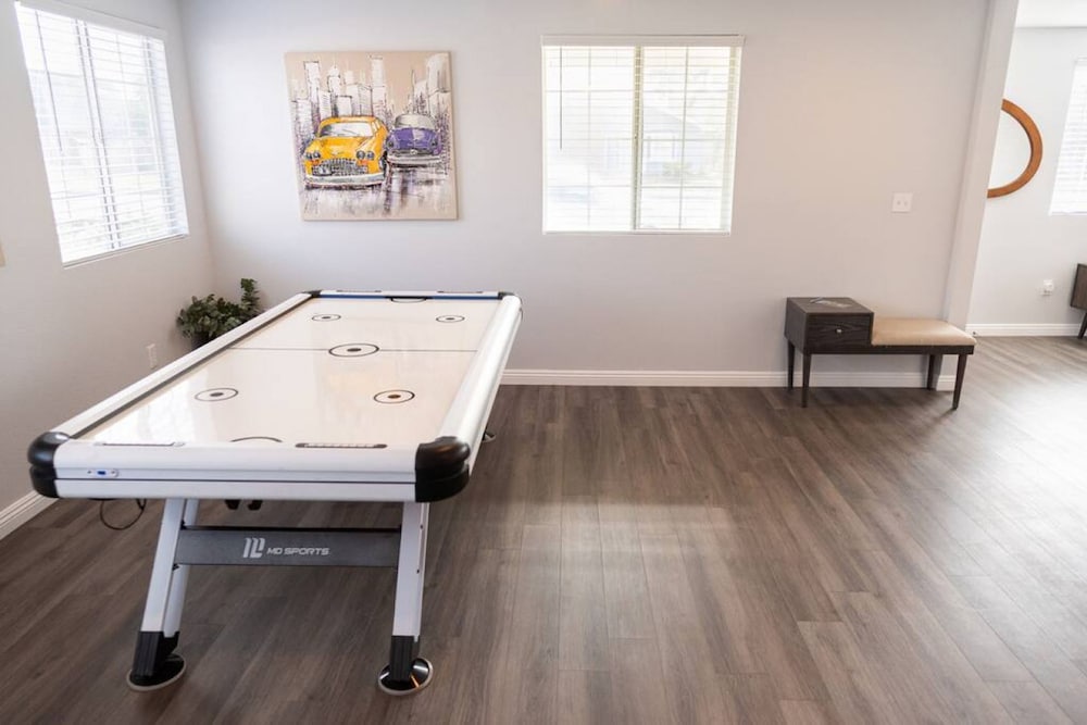 Large 4-bedroom House With AIR Hockey Table Close TO Disneyland IN Orange County p41