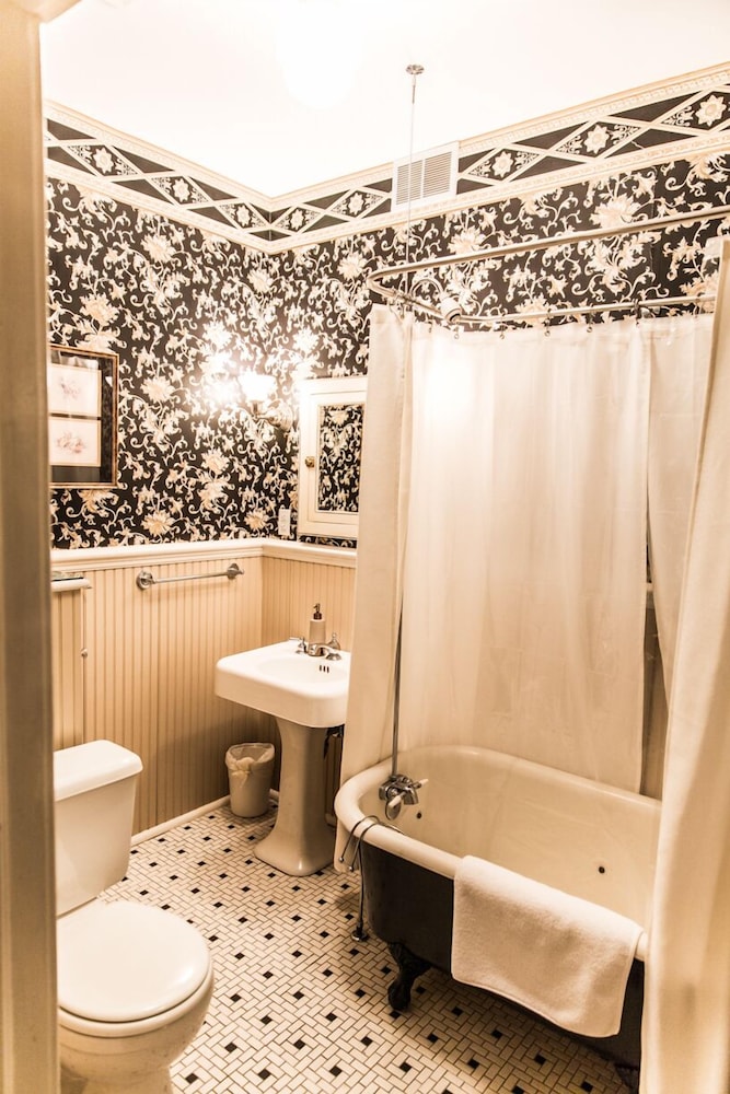 Double Oaks Bed and Breakfast