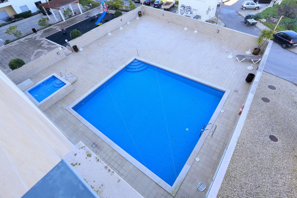 3-bedroom Apt, Sleeps 6, Pool, Gym & Jacuzzi view 2