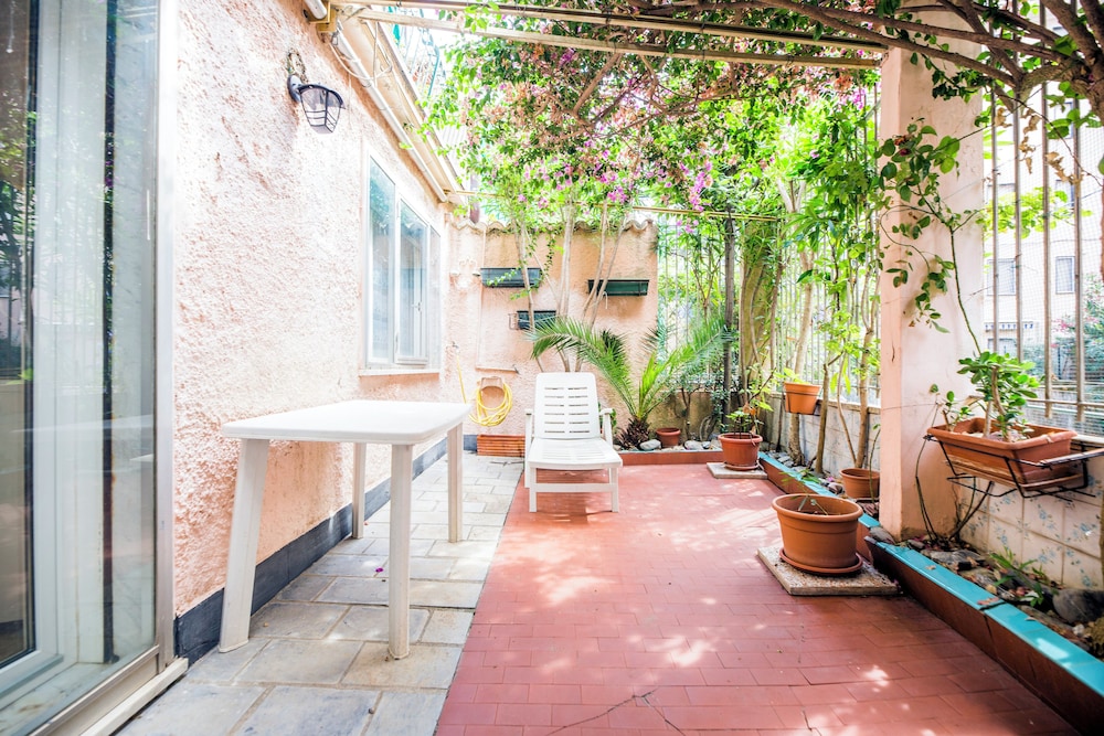 Bright Flat with Terrace near the Beach