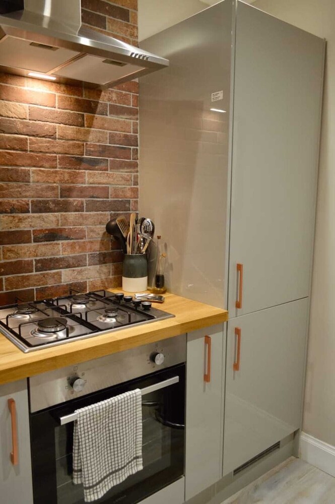 Lovely Traditional 2 Bedroom Flat in Haymarket view 2