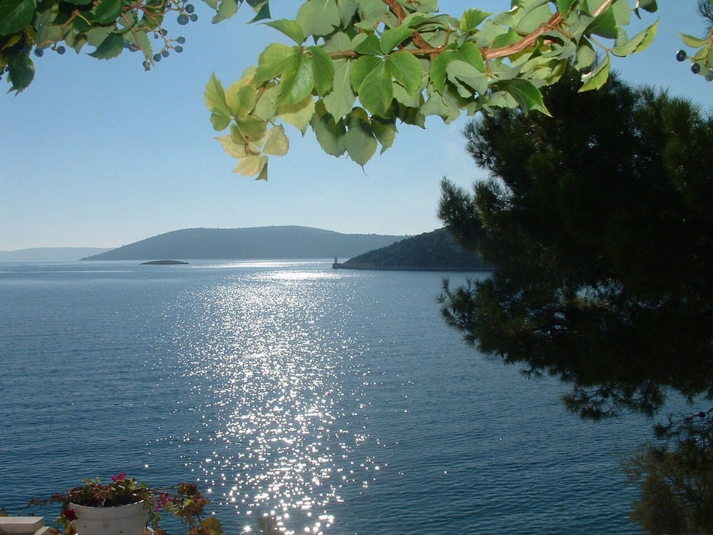 Tonka - 10 m From Beach - A6 view 3