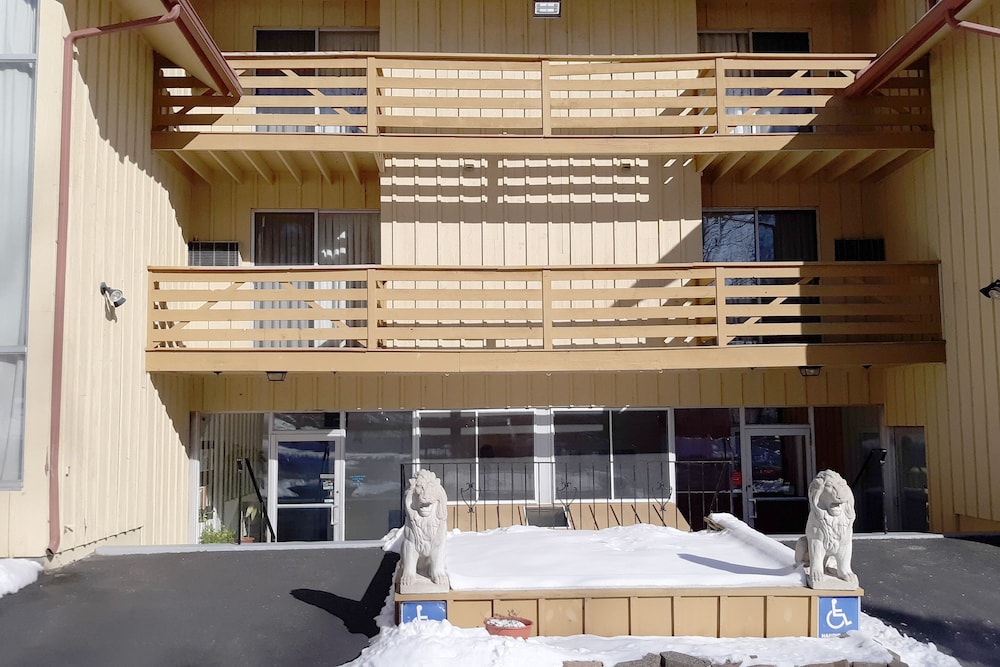 Iron Horse Inn - Property Image 9