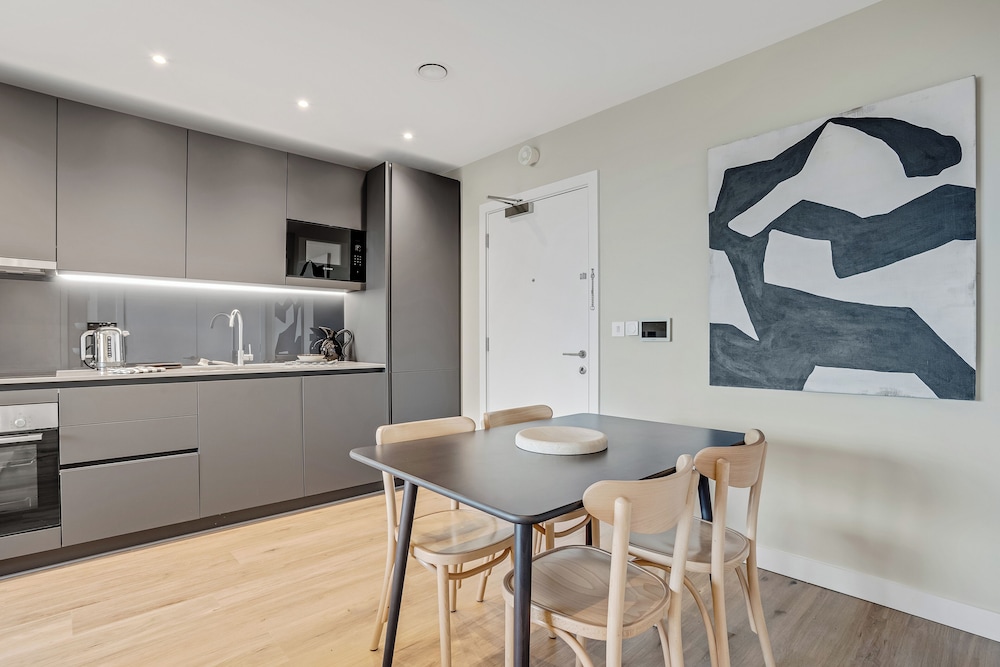 Stylish One-bedroom Apartment Close to Stratford