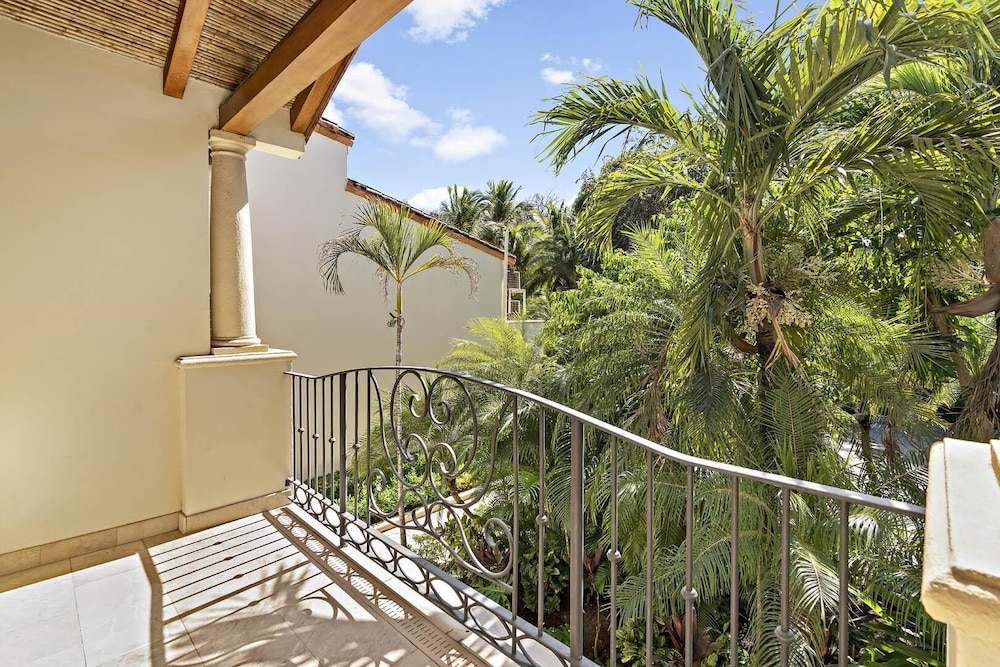 Luxury Beachfront Condo w/ High-End Wood Furnishings and Ocean Views in Exclusive Community view 5