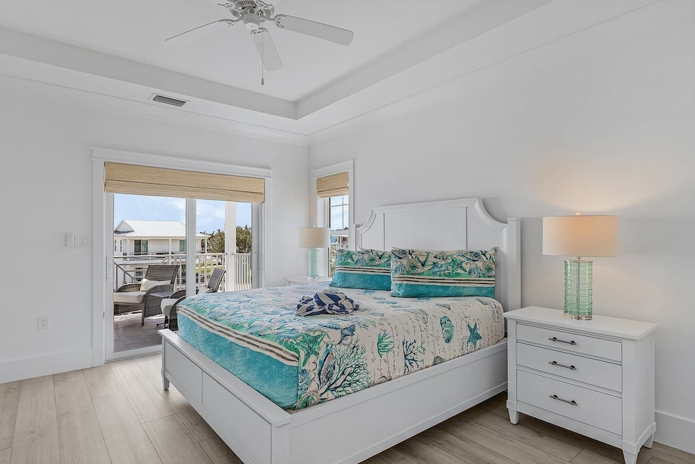 673 White Sands Retreat: Bay Views, Pool, Elevator 5 Bedroom Home