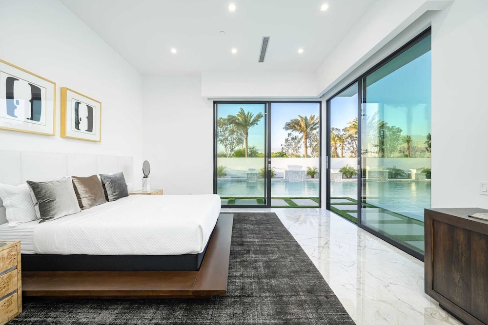 Sleeps 23 Luxury Villa w/ Pool, Hot Tub & Pickleball Court Bravo Villa 10