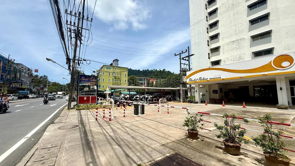 Palace - Spacious 1 Bedroom Condo With Shared Pool