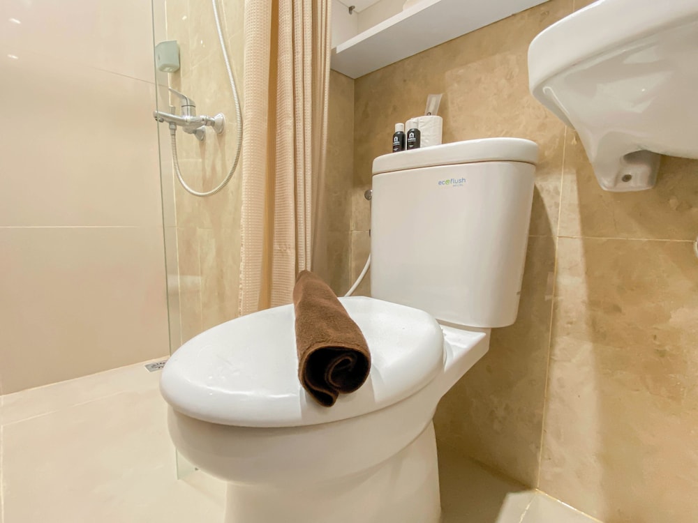 Chic And Cozy Studio At Apartment Transpark Cibubur