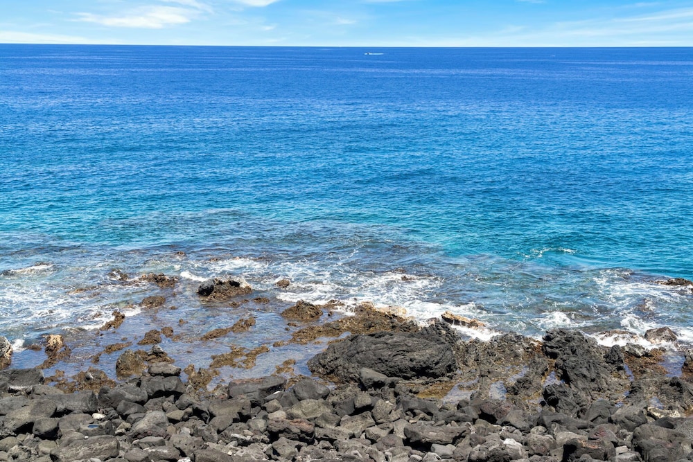 Ocean Front - Direct View of Kailua Bay - Vrkcv