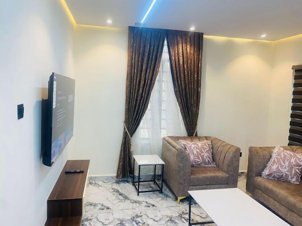 AZ KINGS HOTEL AND APARTMENT