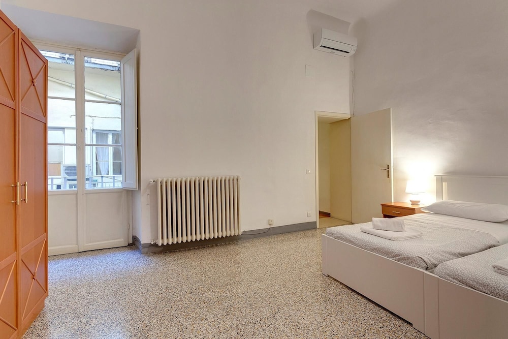 Servi 34 in Firenze With 3 Bedrooms and 2 Bathrooms