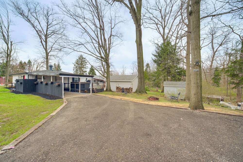 Walk to Marina: Home w/ Hot Tub in Mentor!