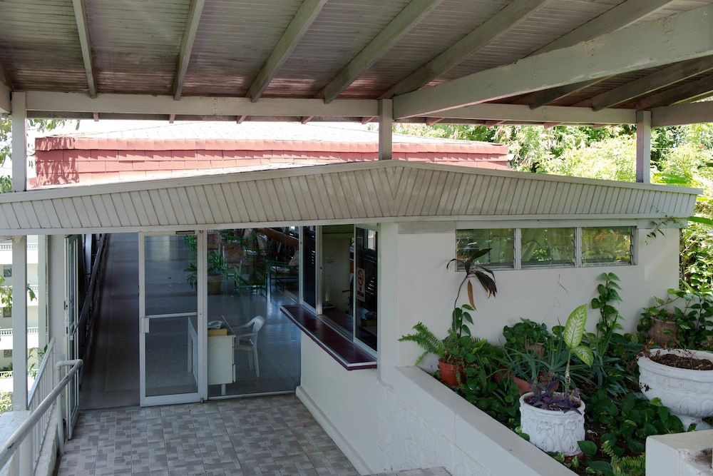 Hotel Coral Reef Beach Suite At Montego Bay Club Resort - Image 1