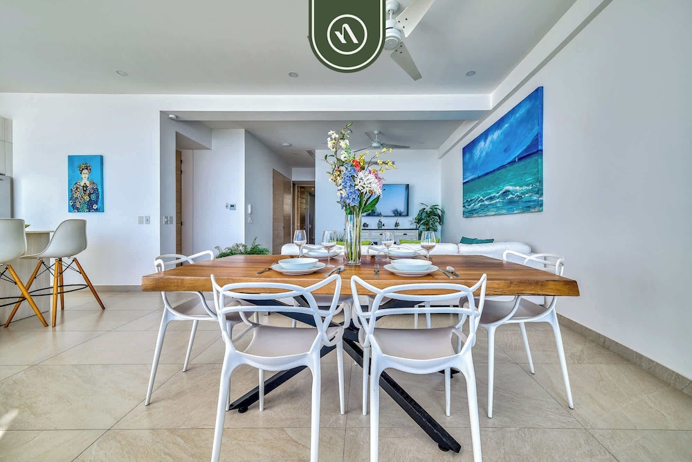 Oceanview Luxury Condo - Private Beach - Rooftpop