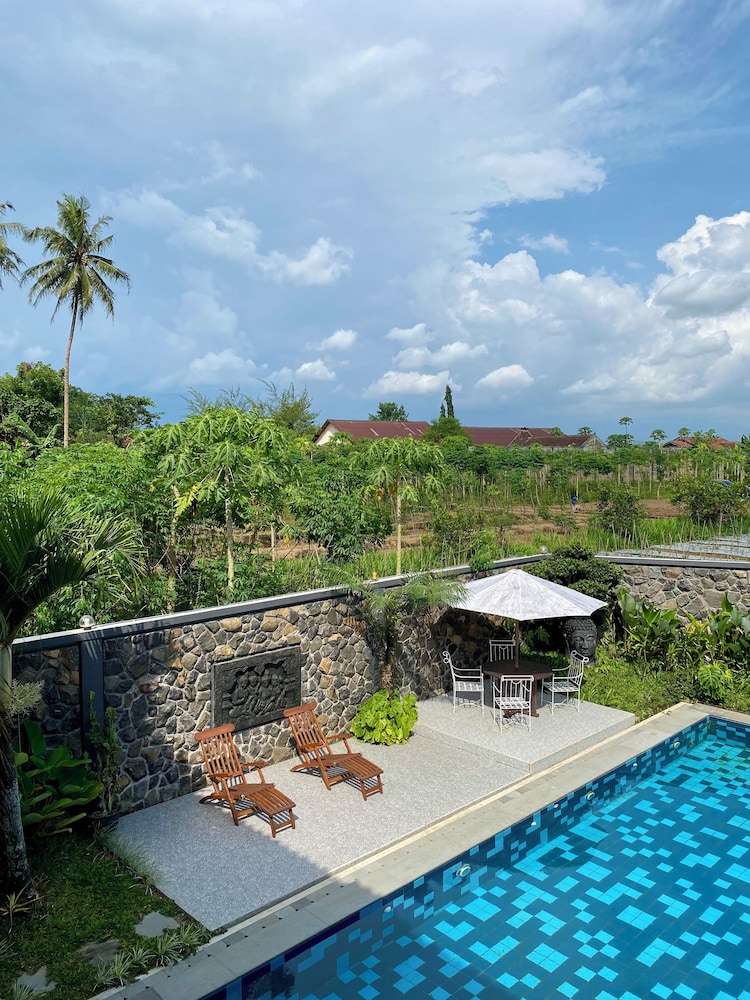 Omnni Villa Borobudur