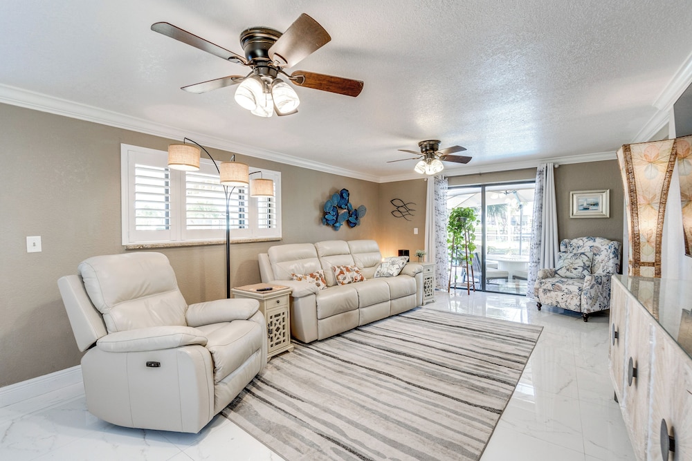 Port Charlotte Home w/ Lanai & Saltwater Pool!