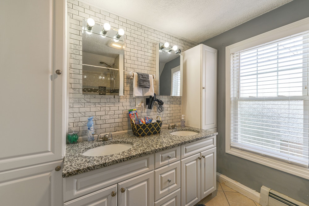 Home Near Skiing & Downtown Worcester