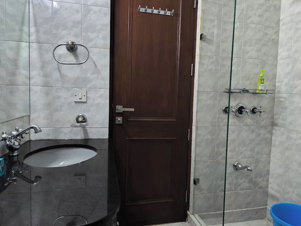 Metrolink Apartment & Suites-Green Park