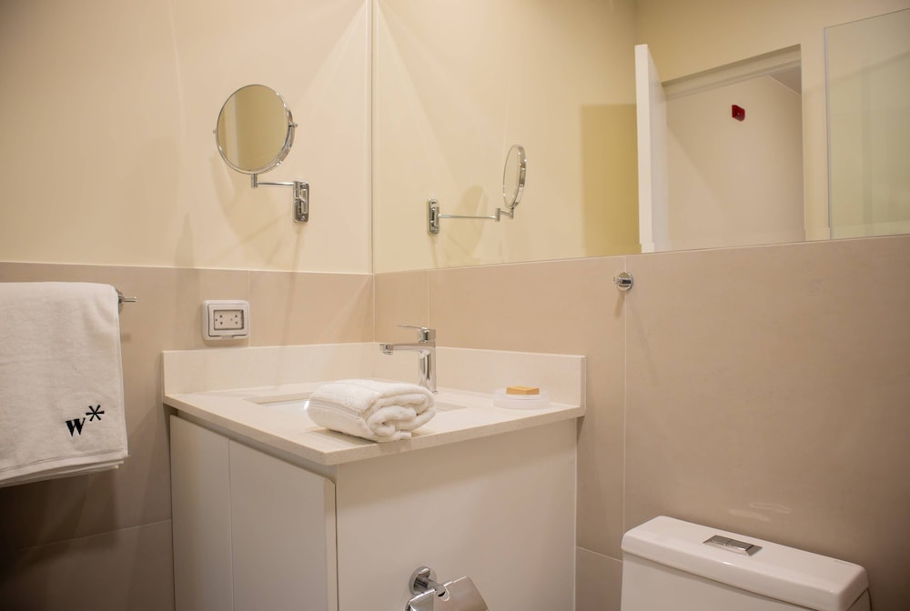 w Modern 3BR w Balcony Near Kennedy Park