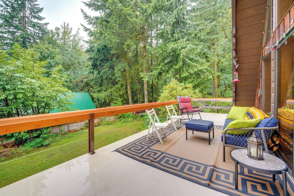 Explore Mt St Helens: A-frame Chalet w/ Deck!