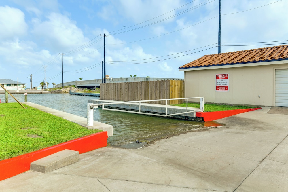Fish & Swim: Waterfront Rockport Condo w/ Views!