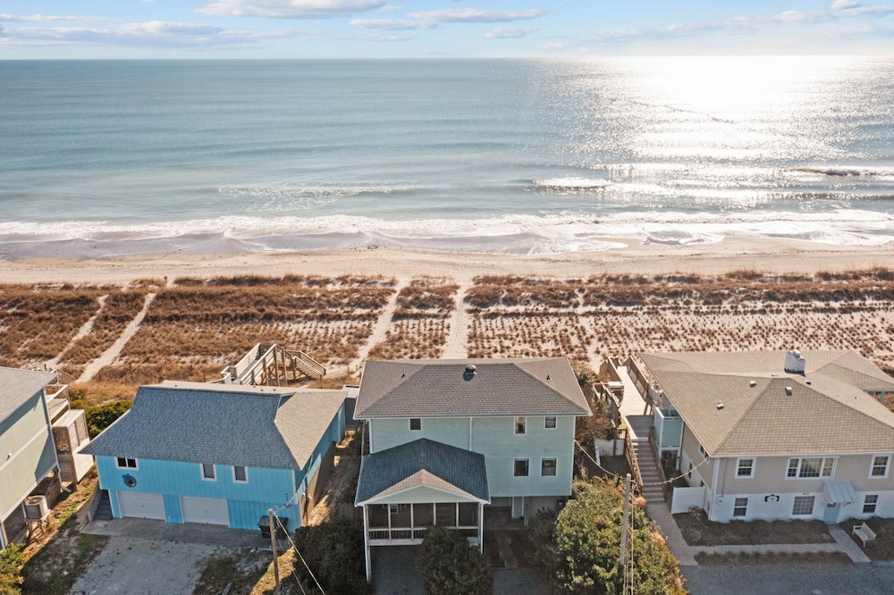Livin' the Ruff Life by Topsail Realty