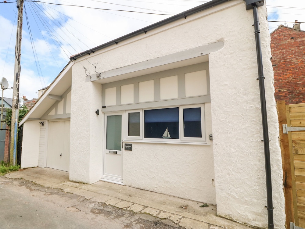 2 Dew Street