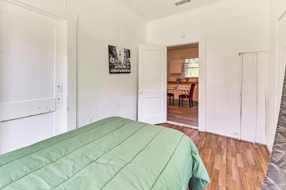 Home w/ Yard - Close to Hospitals, Dtwn Shreveport