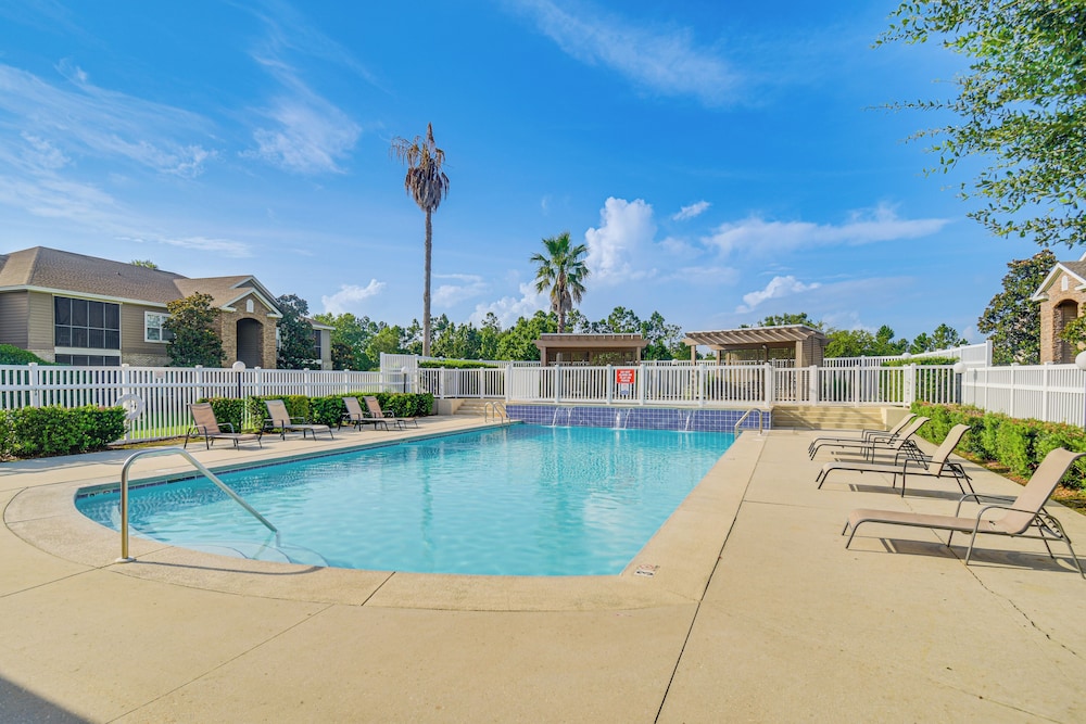 3 Mi to Owa: Modern Condo w/ Resort Pool!
