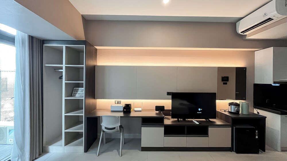Comfy and Spacious Studio Apartment Carstensz Residence