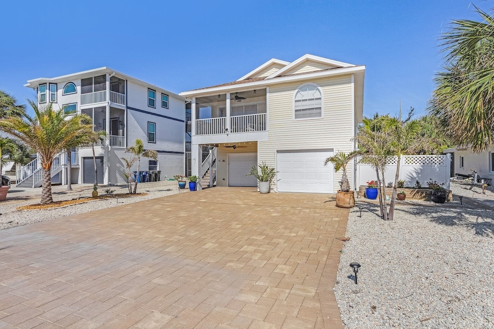 401 Pet-friendly, Pirate's Cove Retreat 3 Bedroom Home