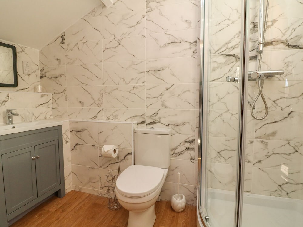 Lynton Vacations - Bayview Tower - Property Image 12