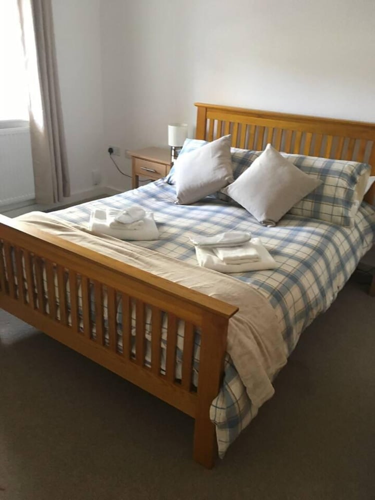Immaculate 4-bed House in Paignton Near Beach view 5