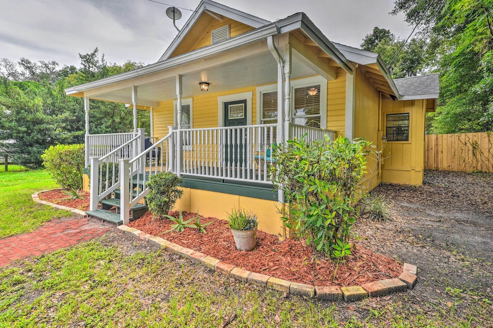 Family Home: Walk to Downtown & Stetson Univ! view 3