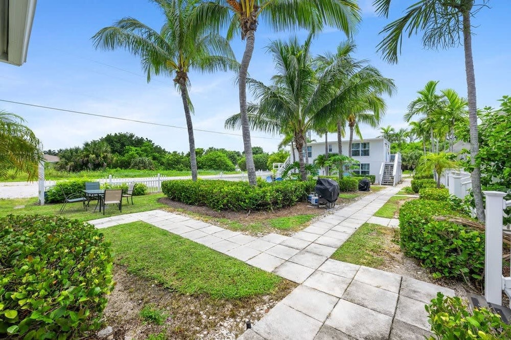 13 Queen Size Bedroom Near the Beach Pet Friendly