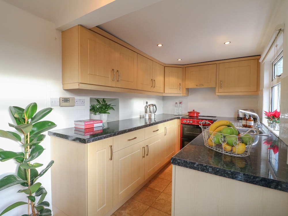 2 Gladstone Avenue
