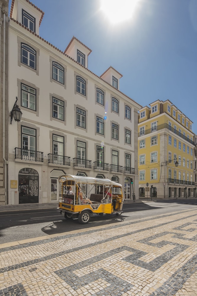 Baixa Apartments by linc