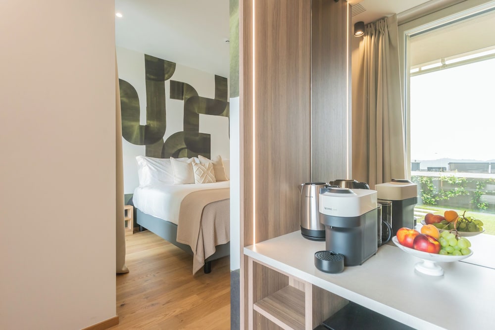 Pureview Luxury Suites, with breakfast & pool by Rent all Como
