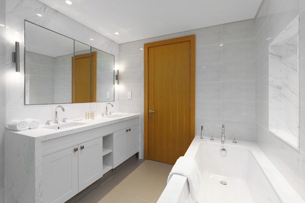 Maison Privee - Ultimate Living with Front-Row Views of Burj Khalifa & Dubai Fountains